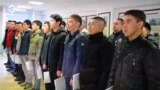 B Казахстане снова ловят призывников и отвозят их в военкомат: "Помогите! Я сейчас "102" вызову!" 